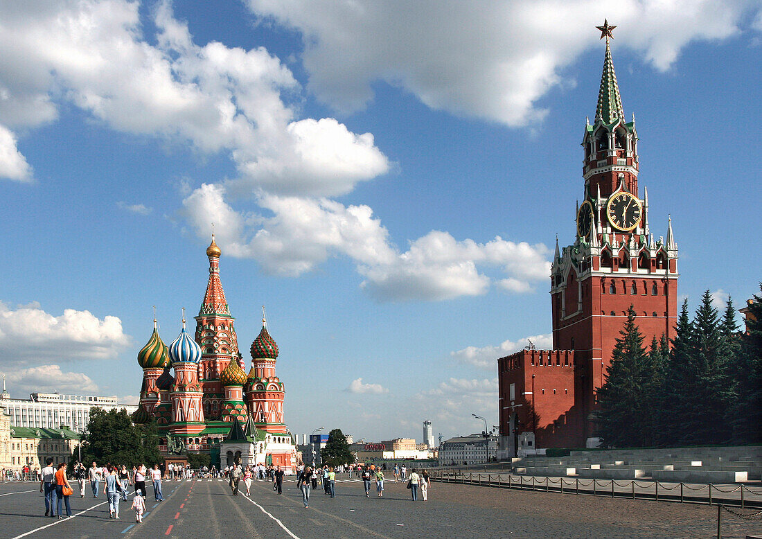 Red Square with St Basil's Cathedral and Spasskaya Tower, Moscow, Russian Federation