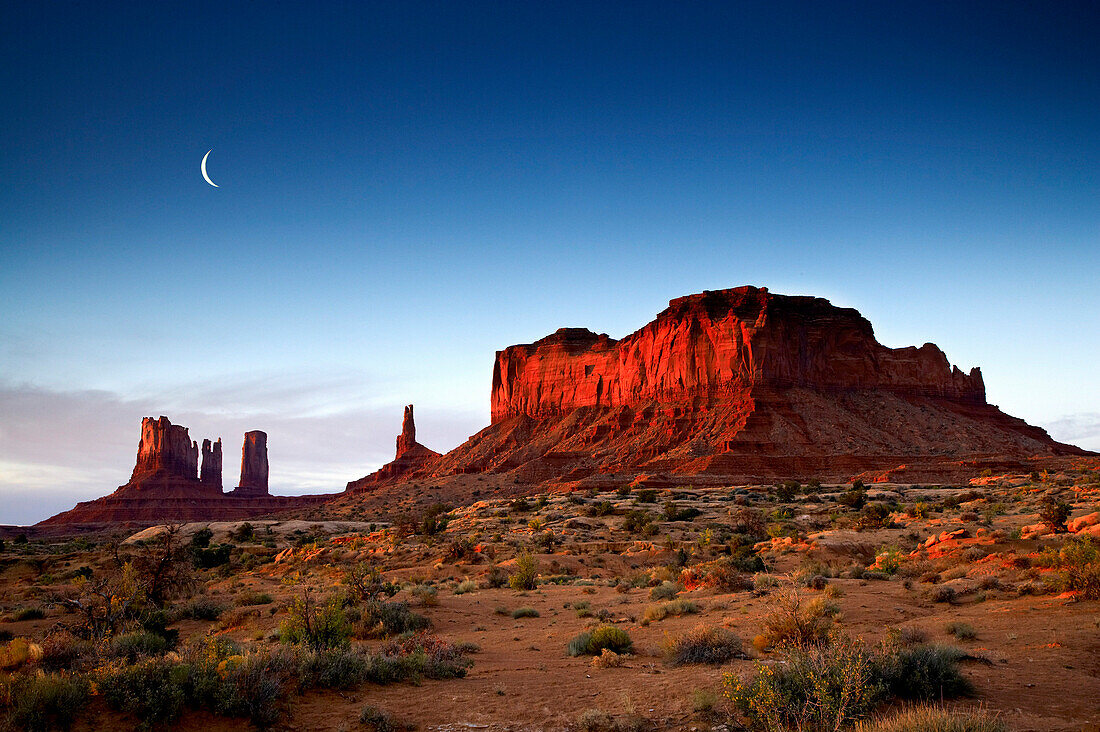 Rock formations in sun at dawn, Monument Valley, Arizona, USA