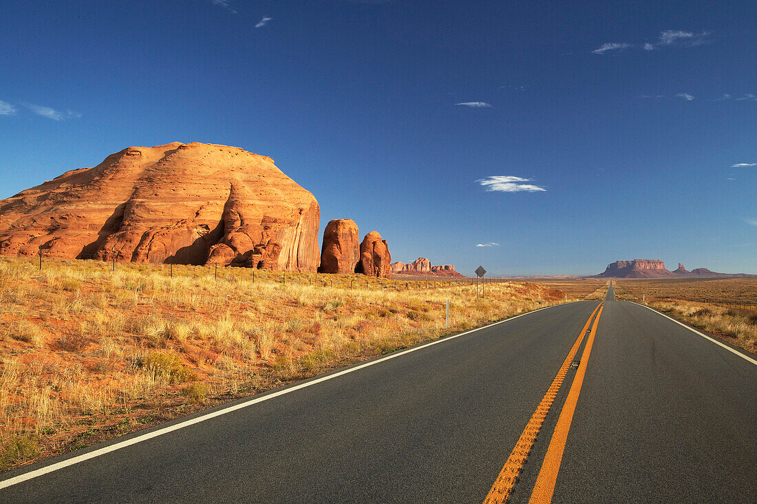 Highway US163, straight road on border of Arizona and Utah, Monument Valley, Arizona, USA