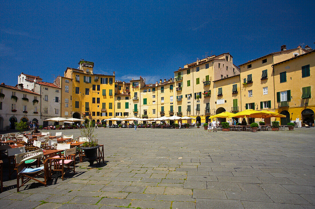 Piazza Anfiteatro Romano, Lucca, Tuscany, Italy