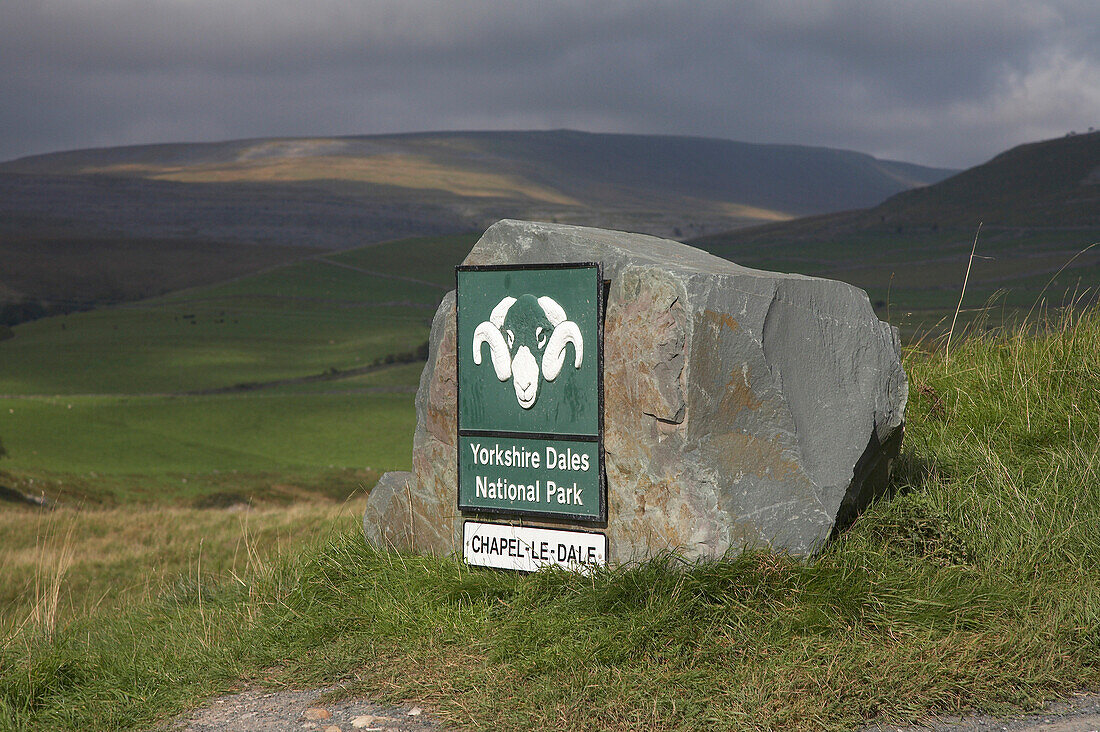 Yorkshire Dales National Park, entrance sign and logo, Ingleton, Yorkshire, UK, England