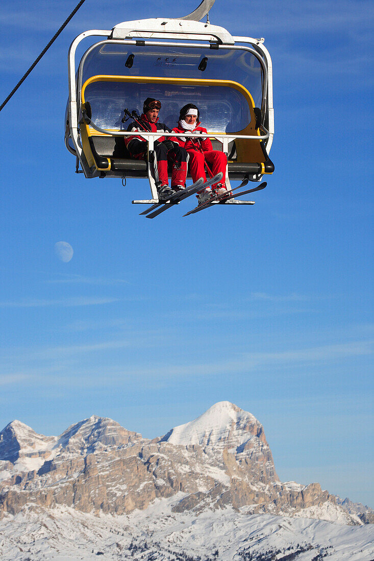 Cable car above mountains, Winter Sports, Leisure & Activities