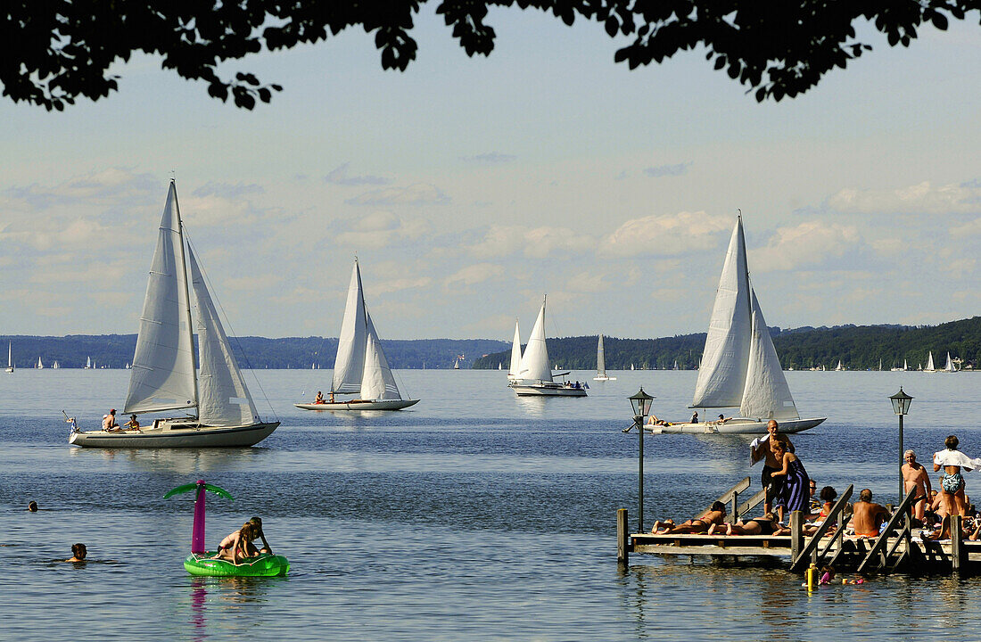 Segelboote auf dem Starnberger See, Seeshaupt, Bayern, Deutschland