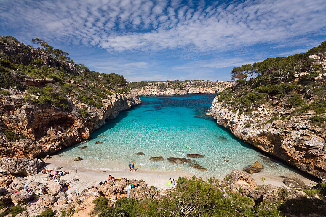 Blick auf Badestrand in der Caló d'Es Moro, Mallorca, Balearen, Mittelmeer, Spanien, Europa