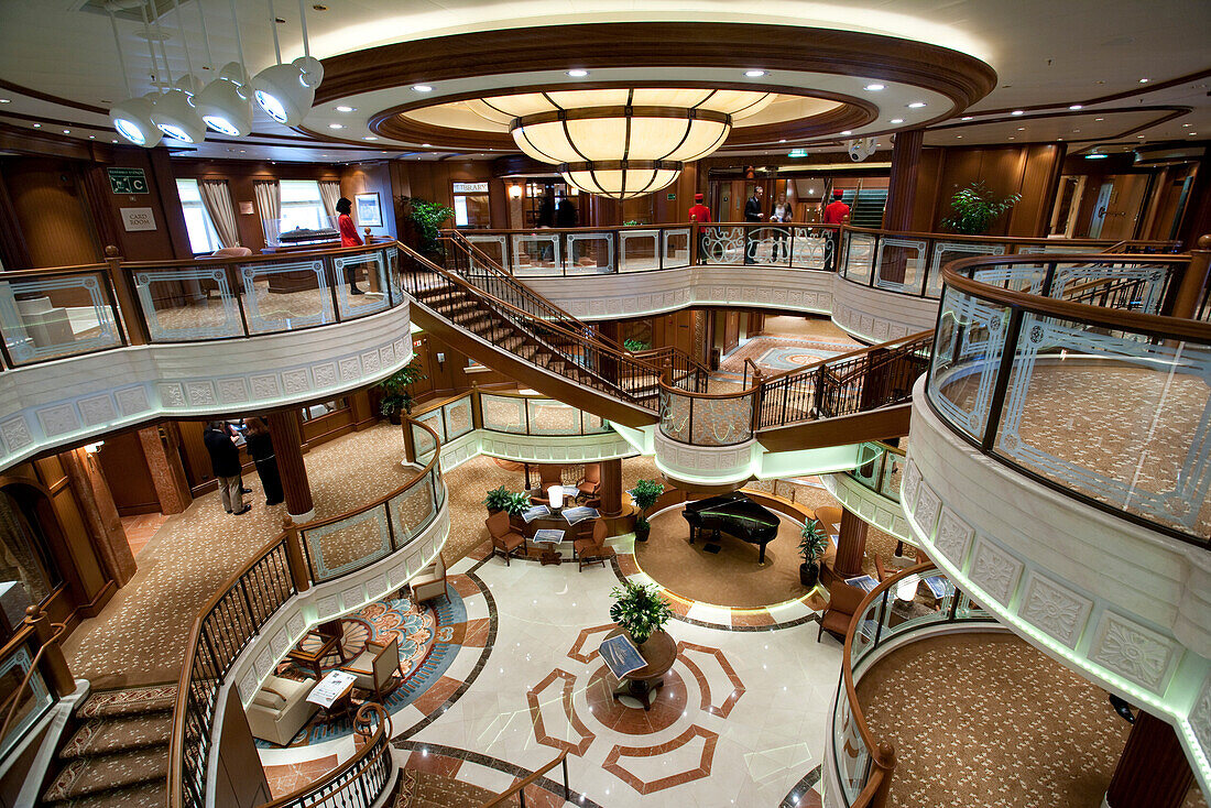 Grand Lobby, cruise liner Queen Victoria