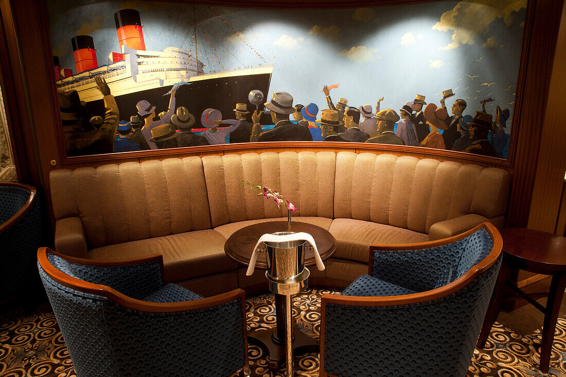 Sitzecke in einer Bar, Kreuzfahrtschiff Queen Victoria