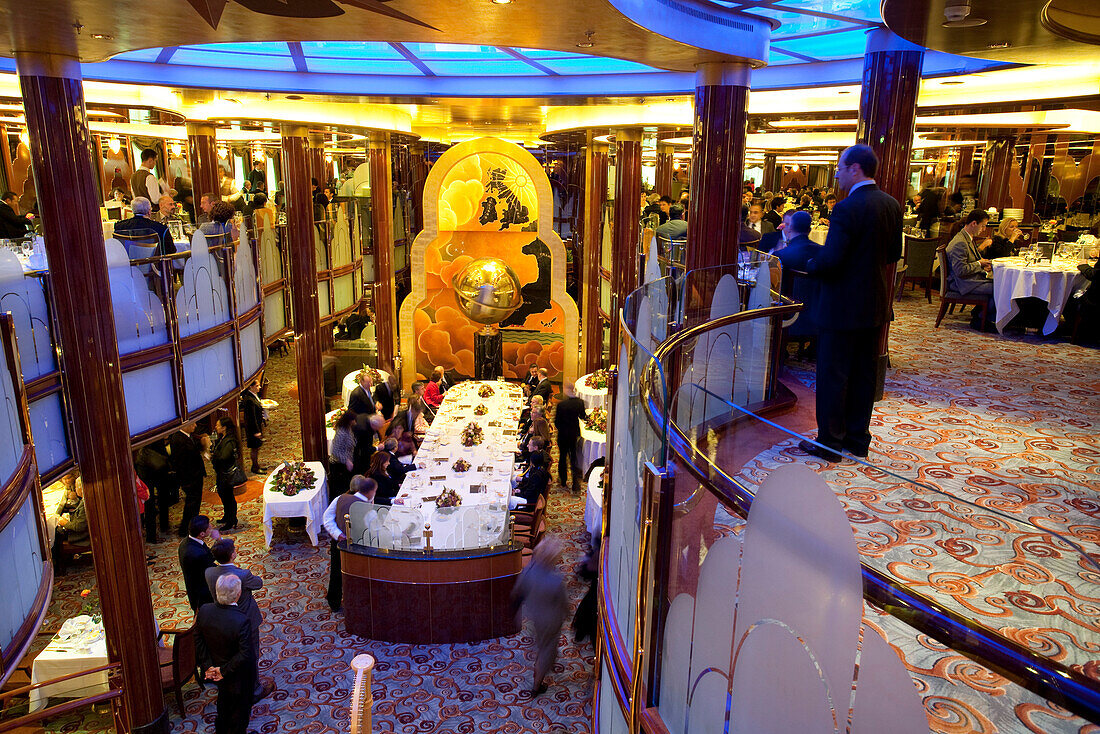Britannia Restaurant, cruise liner Queen Victoria