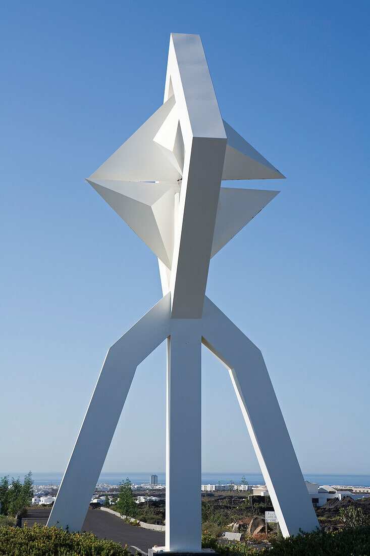 Großskulptur, Titel Windmühle, Künstler und Architekt Cesar Manrique, bei der Fundacion Cesar Manrique, Tahiche, Lanzarote, Kanarische Inseln, Spanien, Europa