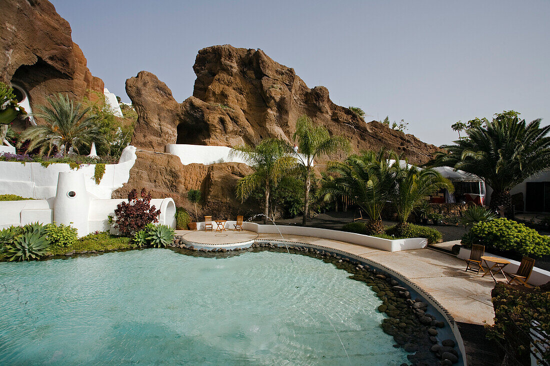 Höhlen und künstlicher See, LagOmar, ehemaliges Haus von Omar Sharif, Grundidee von Künstler und Architekt Cesar Manrique, Nazaret, UNESCO Biosphärenreservat, Lanzarote, Kanarische Inseln, Spanien, Europa