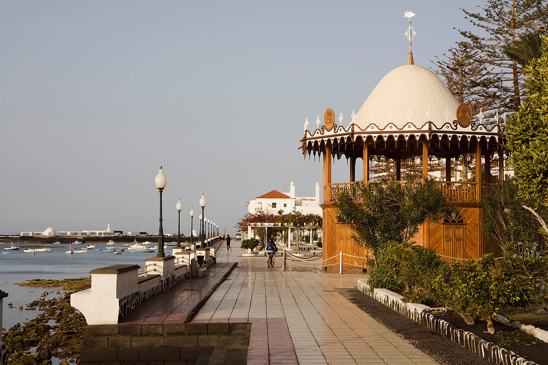 Seafront promenade with pavilion, Paseo Maritimo, Arrecife, Lanzarote, Canary Islands, Spain, Europe