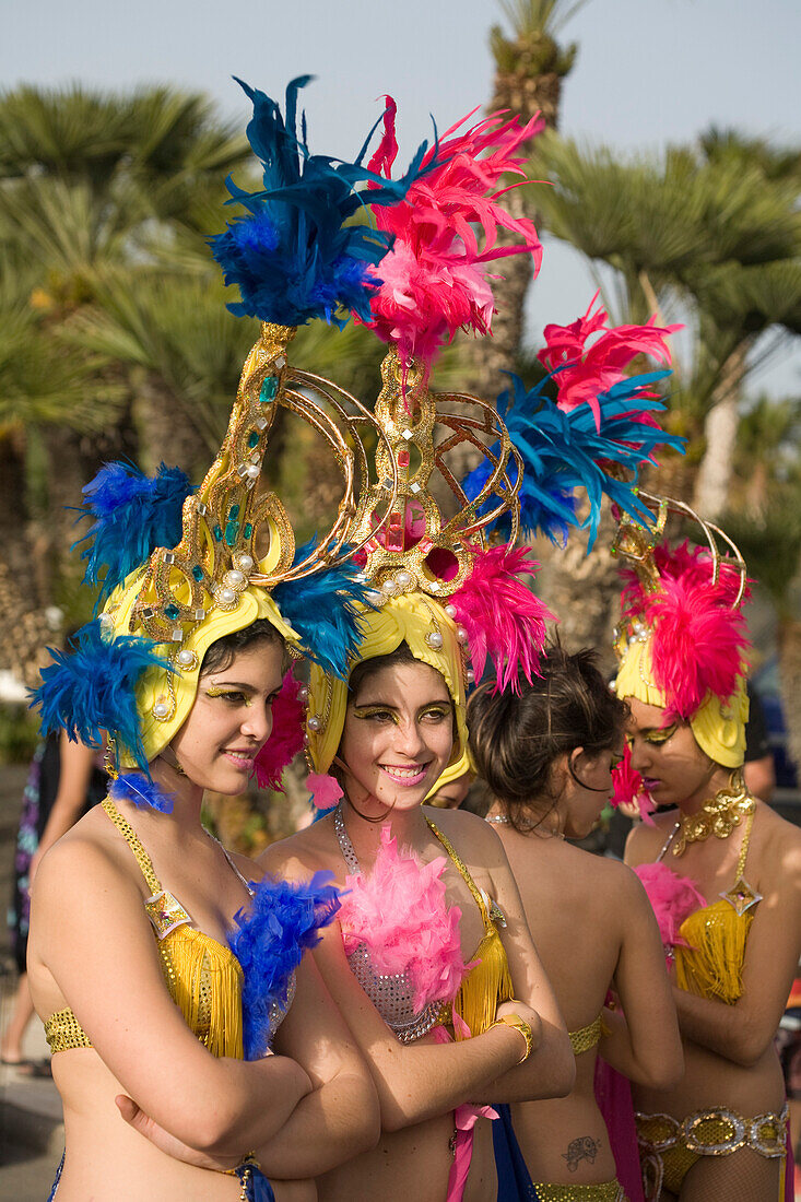 Tänzer bei der Karnevalsumzug, Gran Coso de Carnaval, Costa Teguise, Lanzarote, Kanarische Inseln, Spanien, Europa