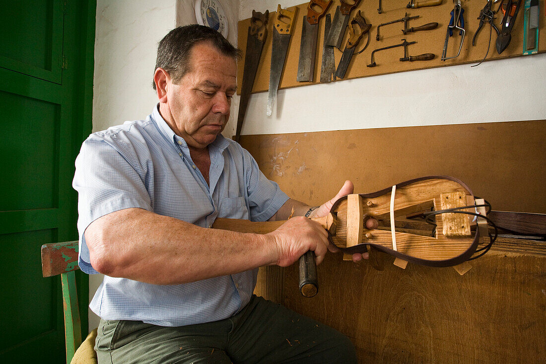 Antomio Lemes Hernandez, Timplebauer, Kunsthandwerk, Handwerk, Seiteninstrument, Musikinstrument, Teguise, Lanzarote, Kanarische Inseln, Spanien, Europa