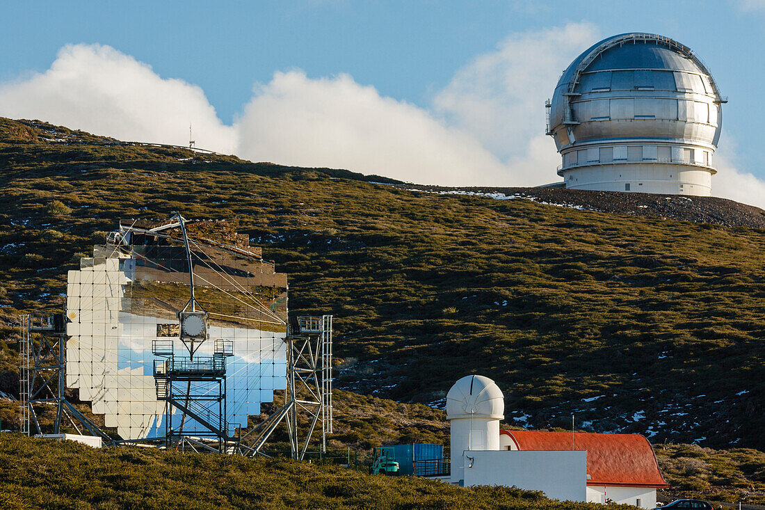 Magic telescope, worlds largest IACT mirror telescope, Imaging Atmospheric Cherenkov Telescope, 17m Durchmesser, Observatorio Astrofisico, Astronomie, Astrophysik, Observatorium, Kuppel, Roque de los Muchachos, Caldera de Taburiente, Caldera de Taburiente