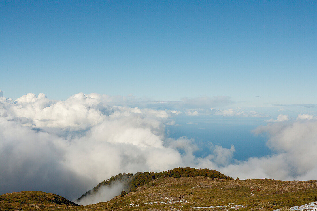 View from Pico de la Cruz (2351m) eastwards, Atlantic ocean, Caldera de Taburiente, UNESCO Biosphere Reserve, La Palma, Canary Islands, Spain, Europe