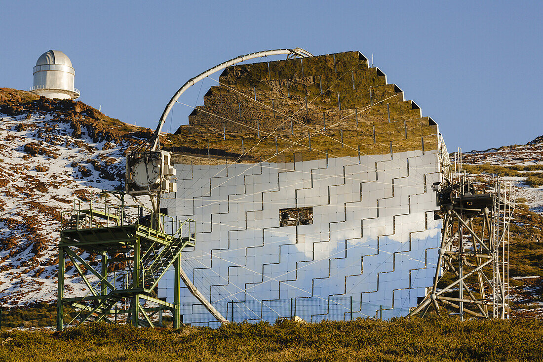 Magic telescope, größtes IACT Spiegelteleskop der Welt, Imaging Atmospheric Cherenkov Telescope, 17m Durchmesser, Observatorio Astrofisico, Astronomie, Astrophysik, Observatorium, Kuppel, Roque de los Muchachos, Caldera de Taburiente, Caldera de Taburient