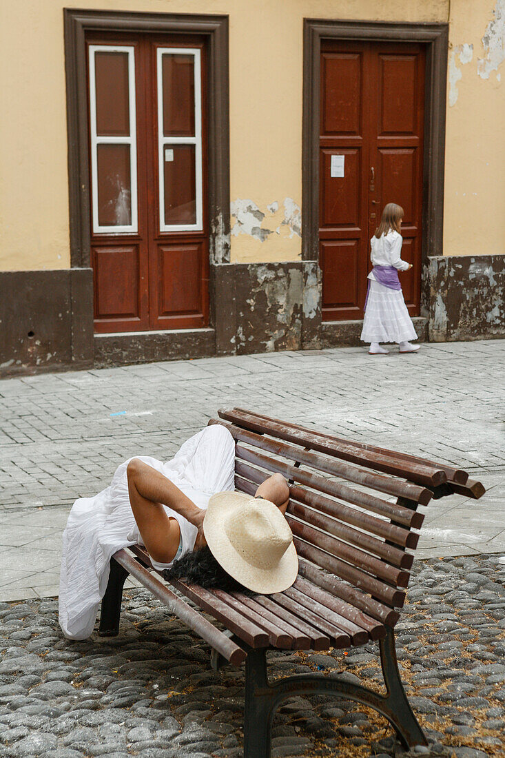 Woman having a siesta on a bench, local festival, revival of the homecoming for emigrants, Fiesta de los Indianos, Santa Cruz de La Palma, La Palma, Canary Islands, Spain, Europe