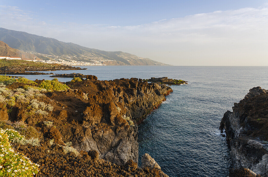 Coastal landscape at Los Cancajos, Santa Cruz de la Palma and east side of Caldera de Taburiente in the background, Atlantic ocean, UNESCO Biosphere Reserve, Atlantic ocean, La Palma, Canary Islands, Spain, Europe