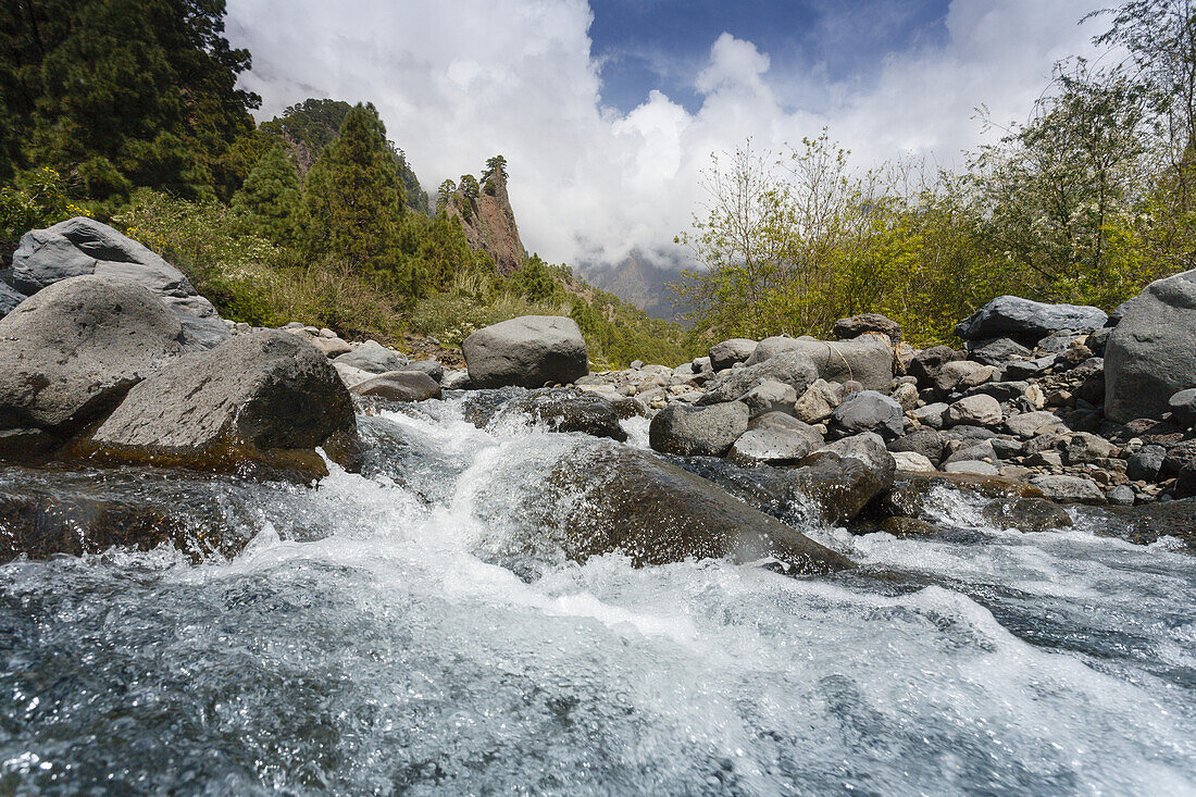 creek, brook, river, water, Rio de Taburiente, Playa de Taburiente, volcanic rock formation, Roque Huso, national parc, Parque Nacional Caldera de Taburiente, giant crater of extinct volcano, Caldera de Taburiente, natural preserve, UNESCO Biosphere Reser