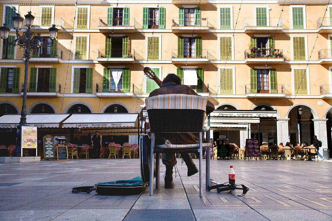 Mallorca,  Palma de Mallorca,  Guitarrista en la Plaça Major