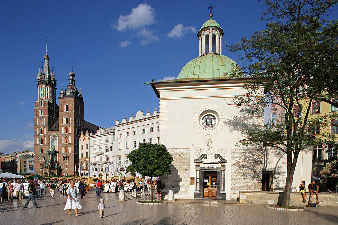 Great Market Square or Main Square,  St Adalbert´s church, Basilica of the Virgin Mary’s, 14th century,  Gothic Cathedral, Cracow,  Krakow, Poland