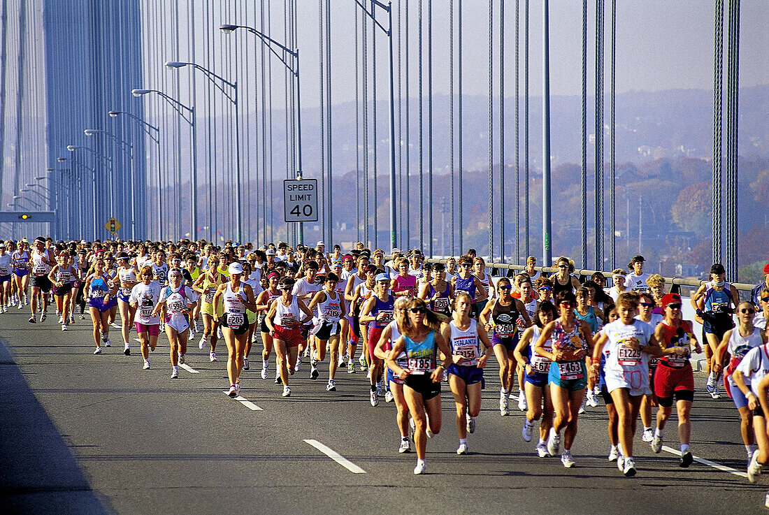 Marathon, Marathon-Läufer, Verrazano Bridge, New York City, USA