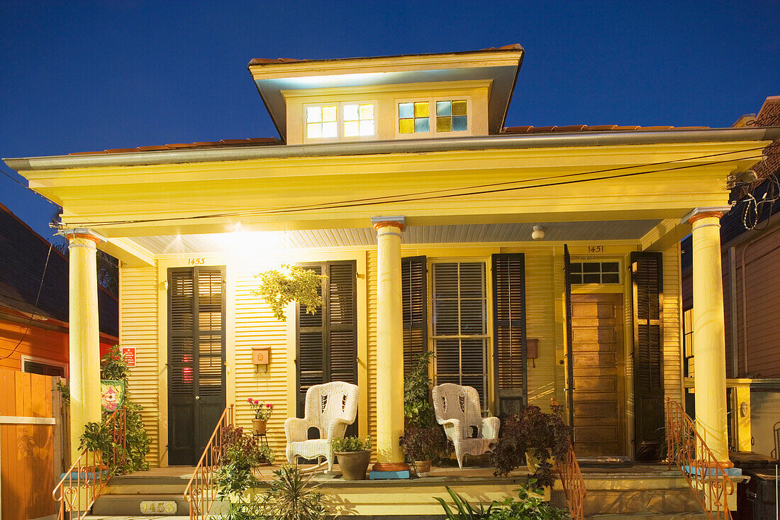 Kreolisches Haus mit Veranda im French Quarter, New Orleans, Louisiana, Vereinigte Staaten, USA