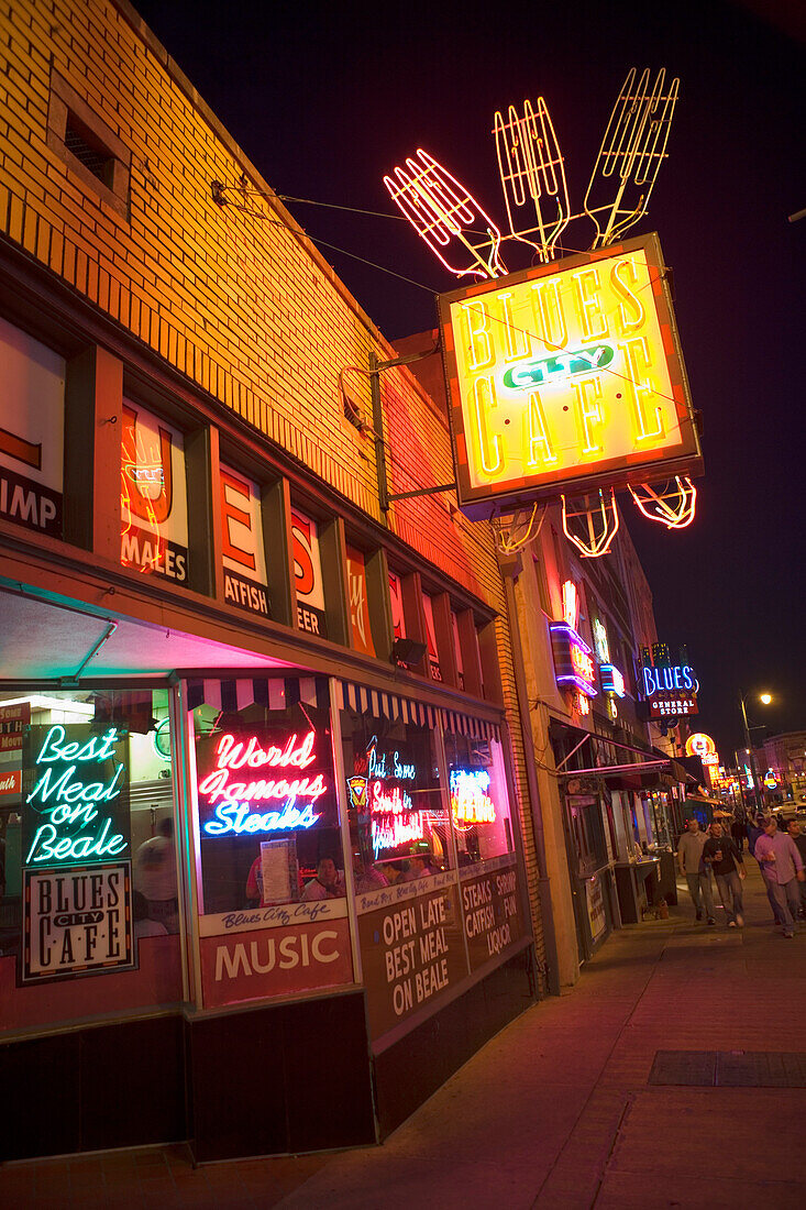 Blues clubs on Beale Street, Memphis, Tennessee, USA