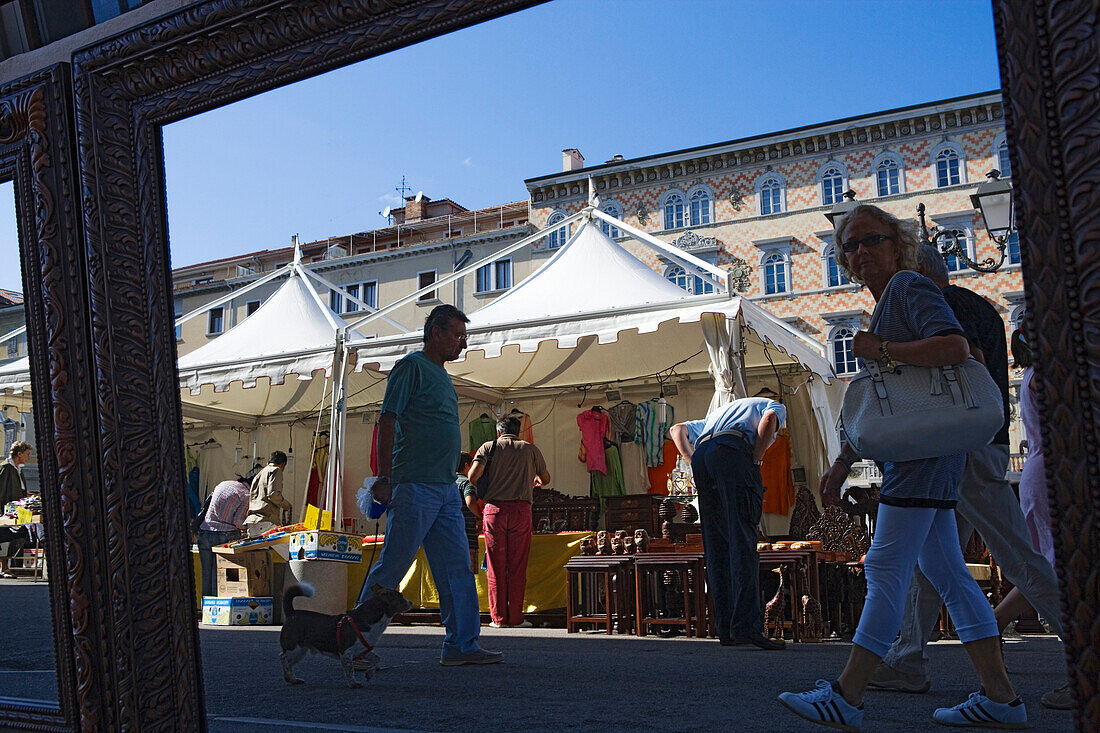 Flohmarkt am Canale Grande in Triest, Friaul-Julisch-Venetien, Oberitalien, Italien