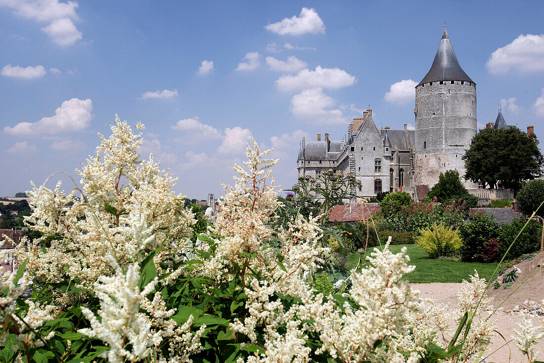 The Chateau'S Keep Built In 1180, Considered The First Chateau Of The Loire, And The Gardens Of The Hotel Dieu, Eure-Et-Loir (28), France