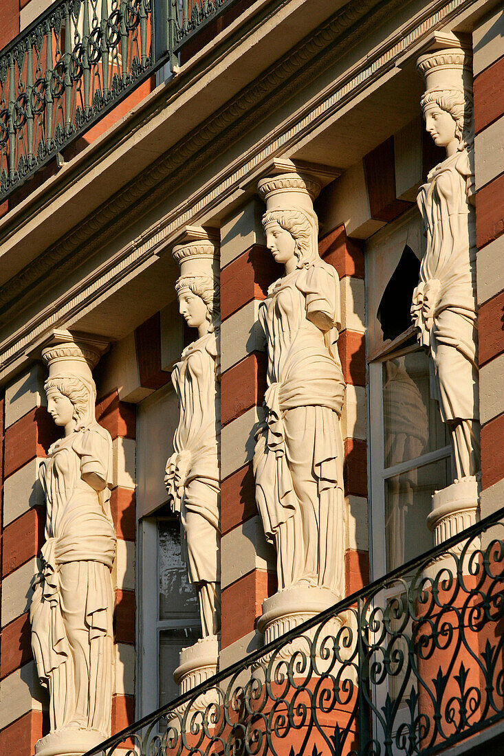 Building Facade, Rue Des Marchands, Toulouse, Haute-Garonne (31), France