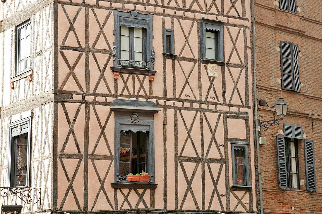 Half-Timbered House, Corner Of The Streets Rues Des Couteliers And Rue De La Dalbade, Les Carmes Neighborhood, Toulouse, Haute-Garonne (31), France
