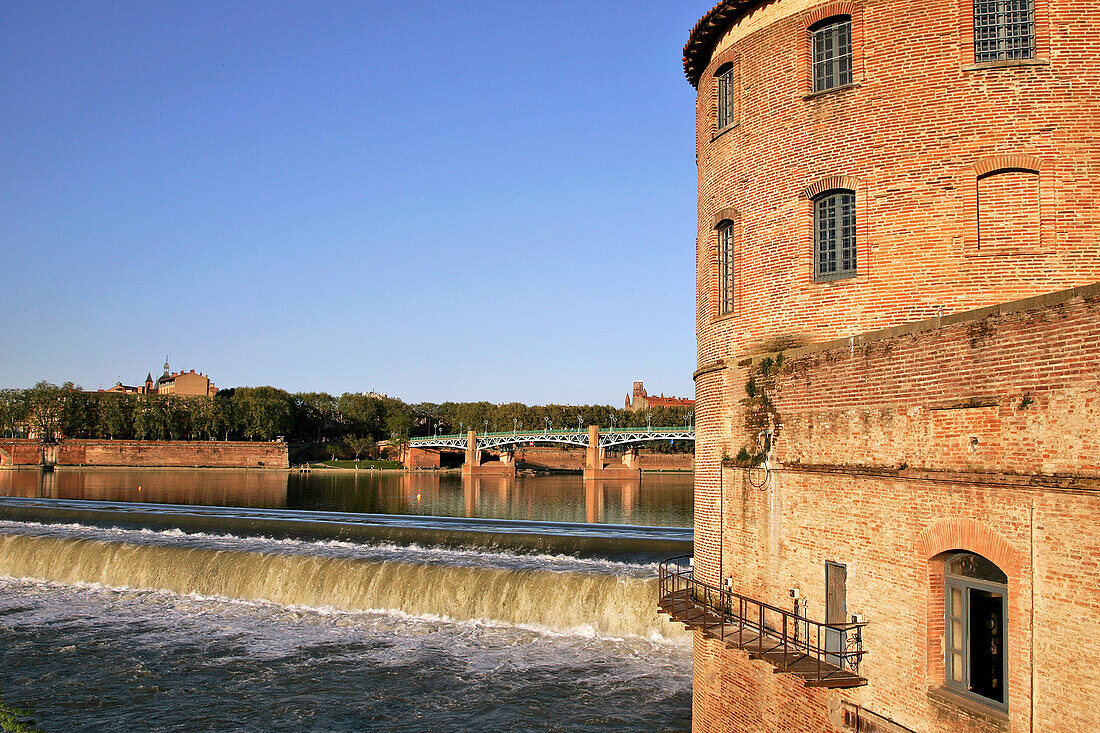 Banks Of The Garonne With View Of The Saint-Joseph Hospital, Saint Peter'S Bridge, The Bazacle Embankment, City Of Toulouse, Haute-Garonne (31), France