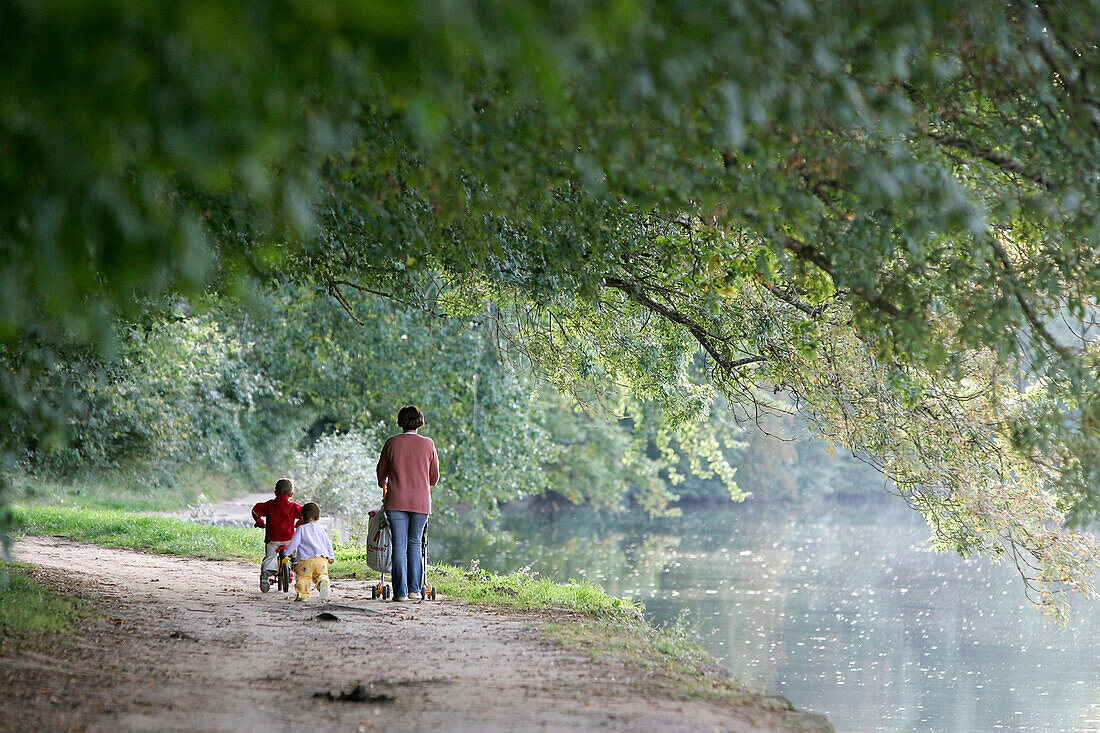 Promenade On The Banks Of The Cher, Chenonceau, Indre-Et-Loire (37), France
