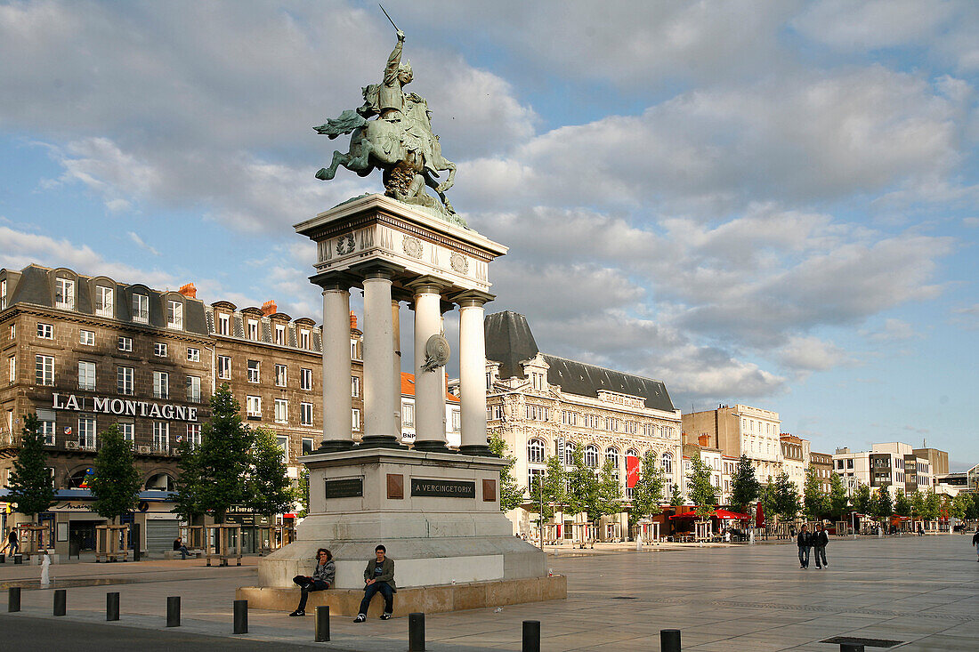 Statue De Vercingetorix, Place De Jaude, Clermont Ferrand, Auvergne Region, Puy-De-Dome (63), Avergne, France