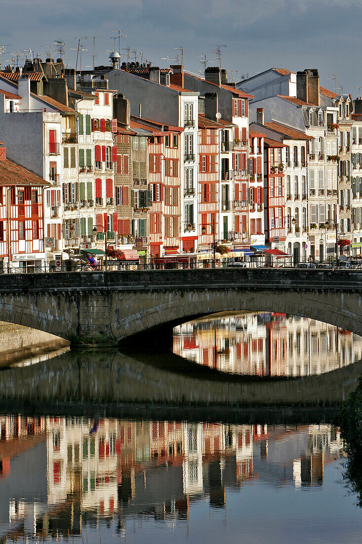 F'?Üade Of A Bayonne House, Houses On The Quays Of The Nive, Basque Country, Basque Coast, Bayonne, Pyrenees Atlantiques, (64), France