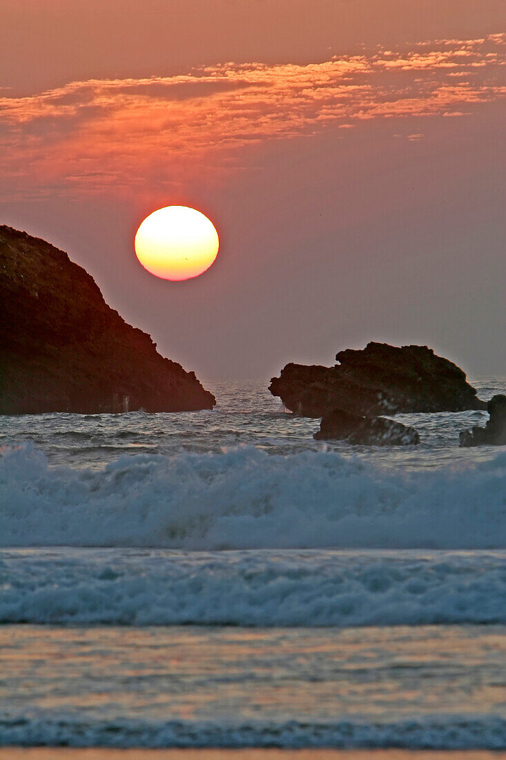 Surfers, Sunset, Grande Plage Beach, Biarritz, Pyrenees Atlantiques, (64), France, Basque Country, Basque Coast