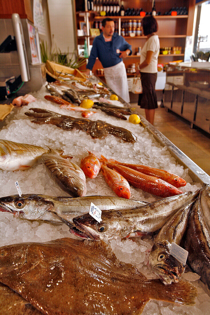 Sole, Red Mullet, Ramona Fish Shop, Biarritz, Pyrenees Atlantiques, (64), France, Basque Country, Basque Coast