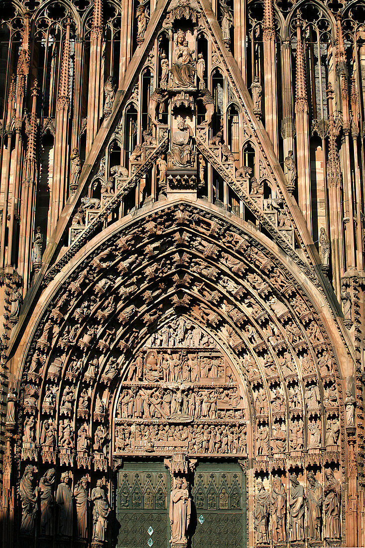 The Central Door, Surrounded By Statues Of The Prophets, Has As Its Theme The Passion Of Christ. Scenes From The Old And New Testament Are Represented On The Arches, Strasbourg Cathedral, Strasbourg, Bas-Rhin (67), Alsace, France