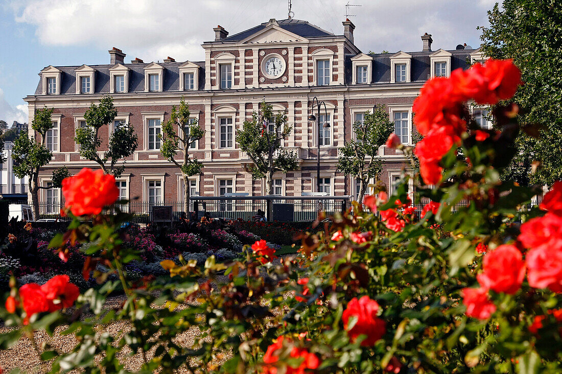 Sub-Prefecture Of Le Havre And Erignac Public Garden, Facades Of Buildings On The Boulevard De Strasbourg, Le Havre, Seine-Maritime (76), Normandy, France