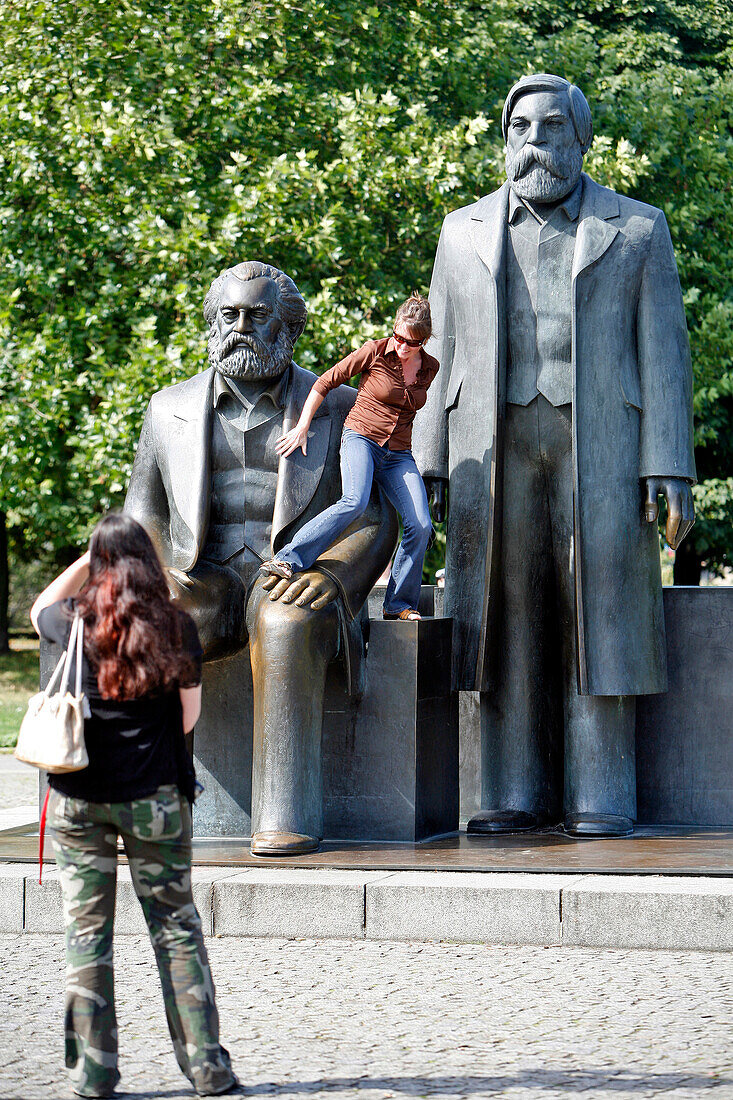 Marx Engels Forum, Inaugurated In 1986, The Two Bronze Giants Represent Karl Marx And Friedrich Engels, Berlin, Germany