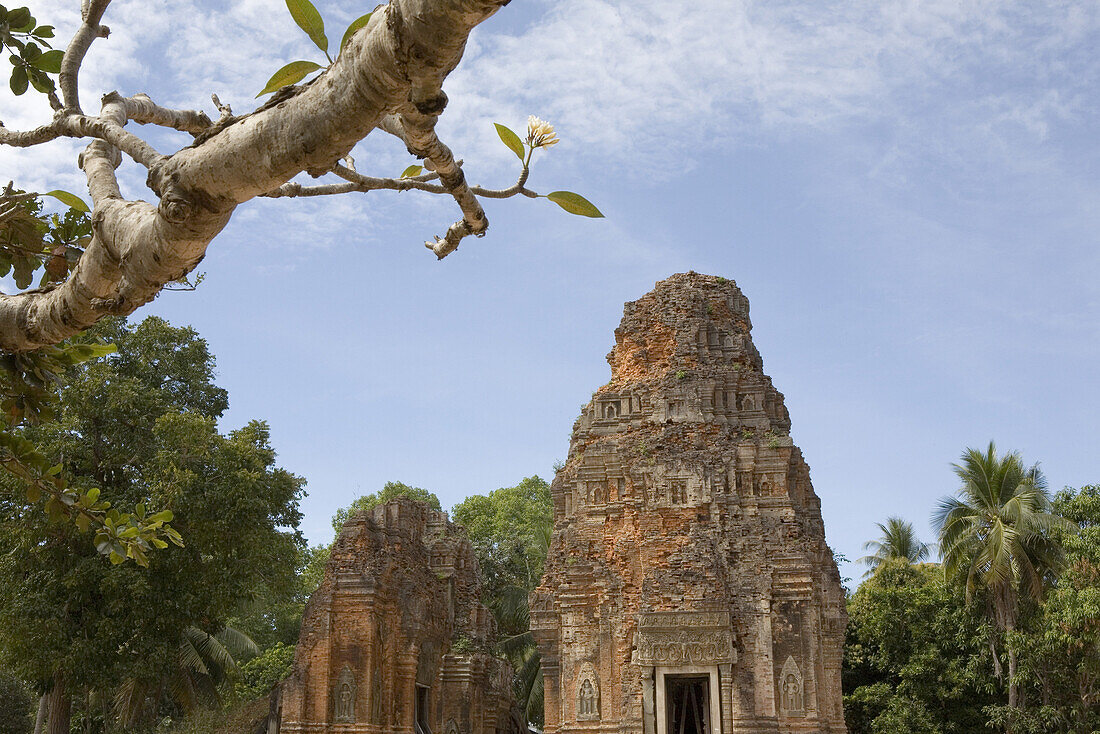 Ruins of the Lolei Temple of the Roluos Group, Siem Reap Province, Cambodia, Asia