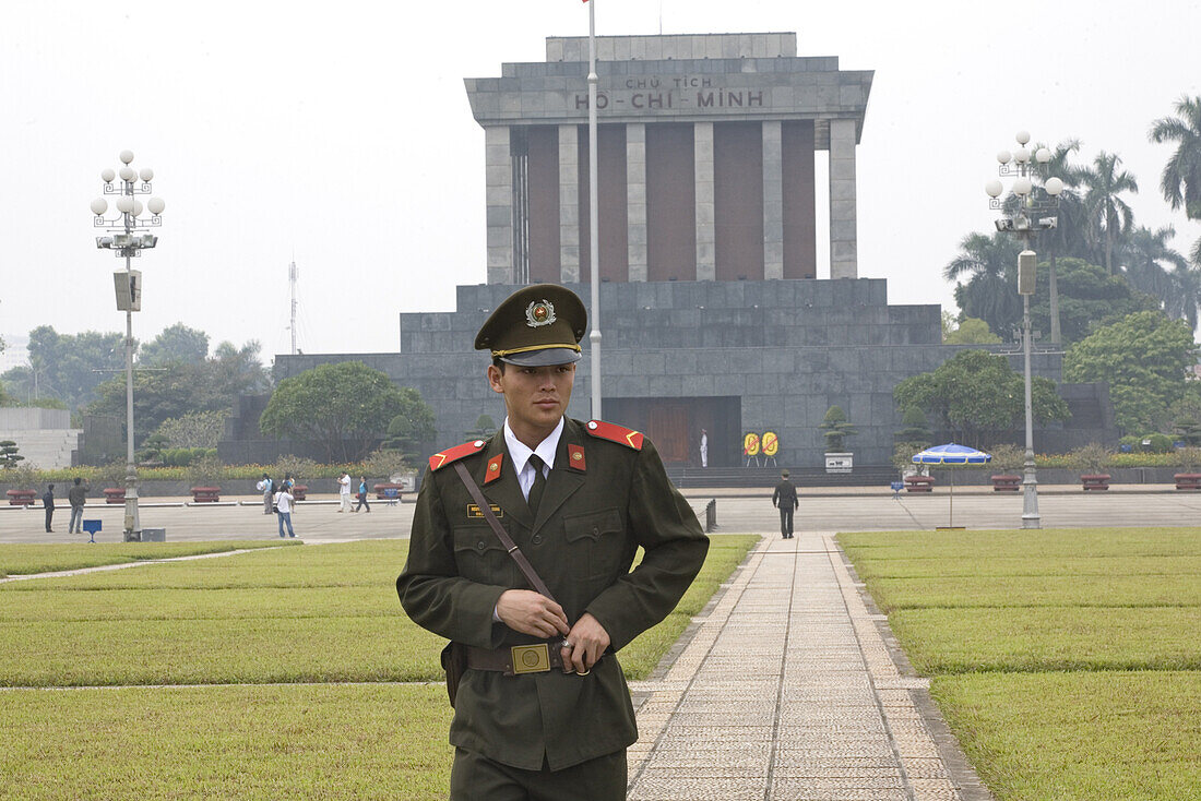 Soldier in front of the Ho-Chi-Minh Mausoleum at Hanoi, Ha Noi Province, Vietnam, Asia