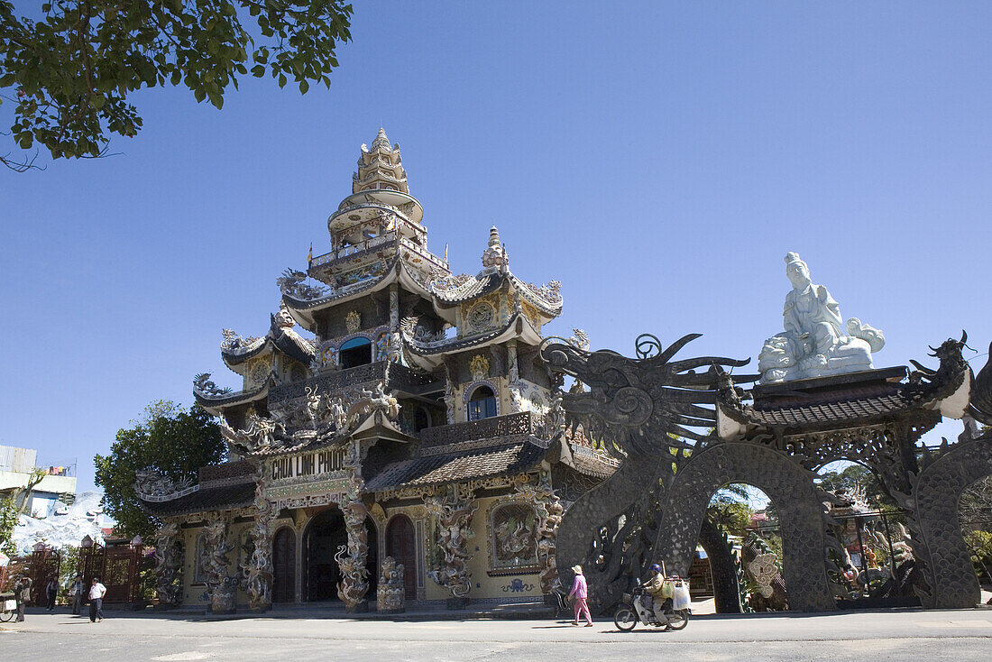 Porzellanpagode, Linh Phuoc Pagode im Sonnenlicht, Trai Mat, Provinz Lam Dong, Vietnam, Asien