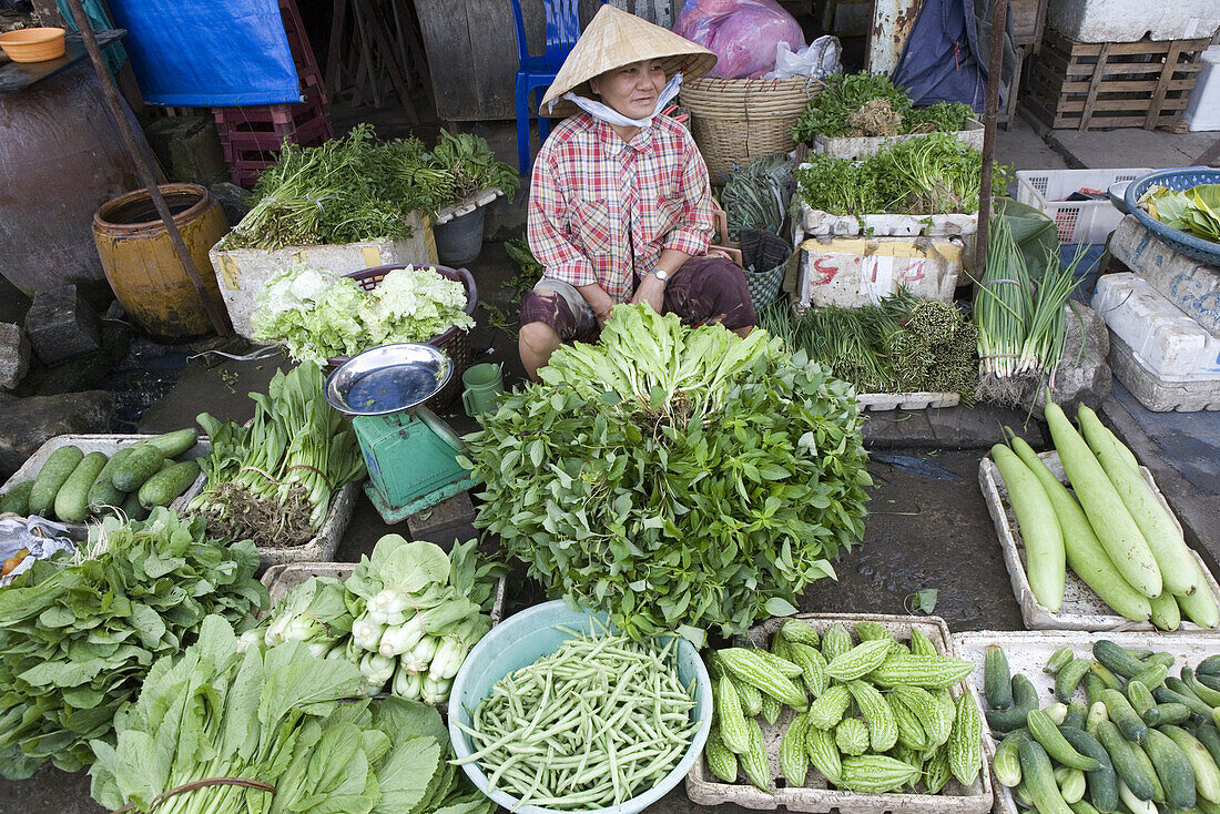 Vietnamesische Frau auf dem Markt in Cai Rang, Mekongdelta, Provinz Can Tho, Vietnam, Asien