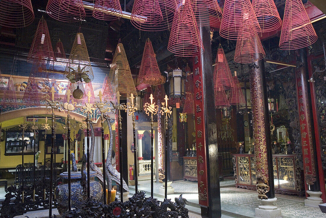 Interior view of the chinese pagoda at Cholon, Saigon, Hoh Chi Minh City, Vietnam, Asia