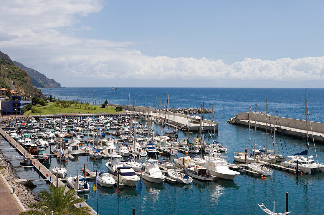 Boote im Yachthafen, Calheta, Madeira, Portugal