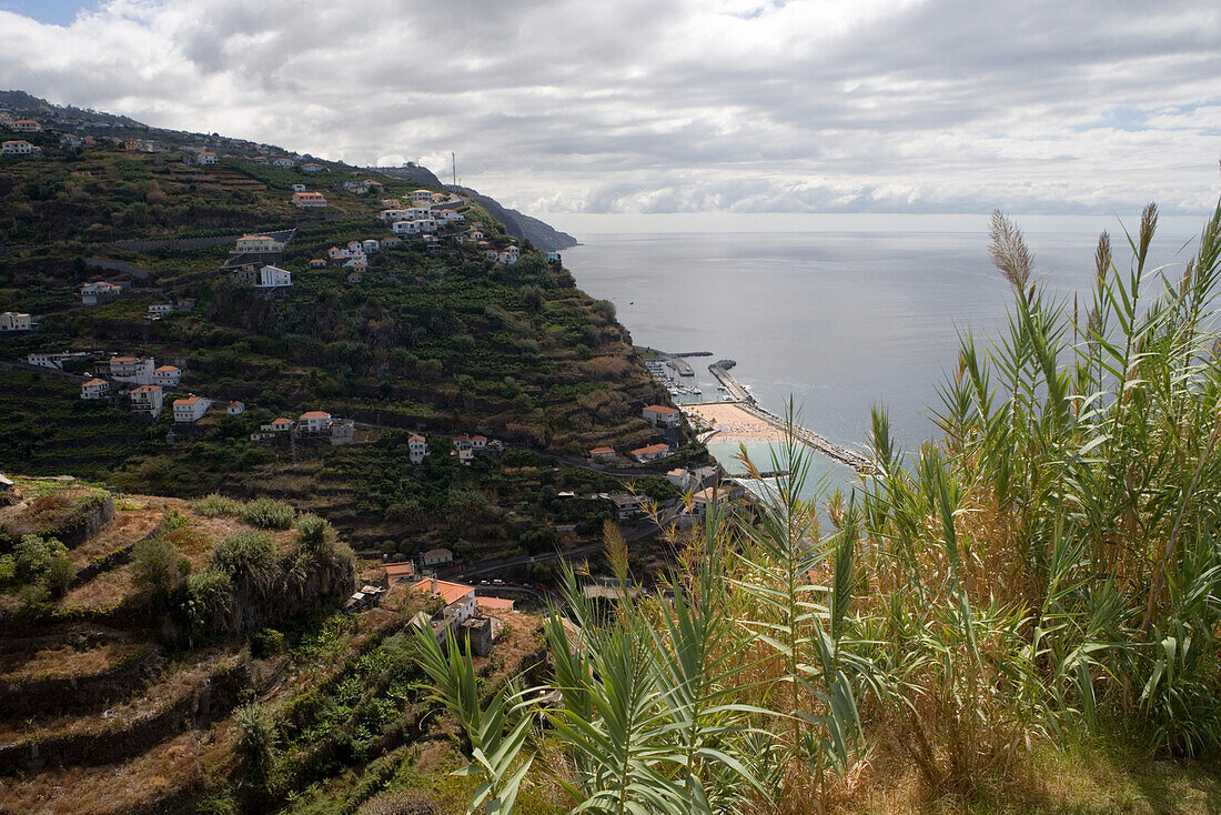 Blick auf Ort vom Casa das Mudas Arts Centre Museum, Calheta, Madeira, Portugal