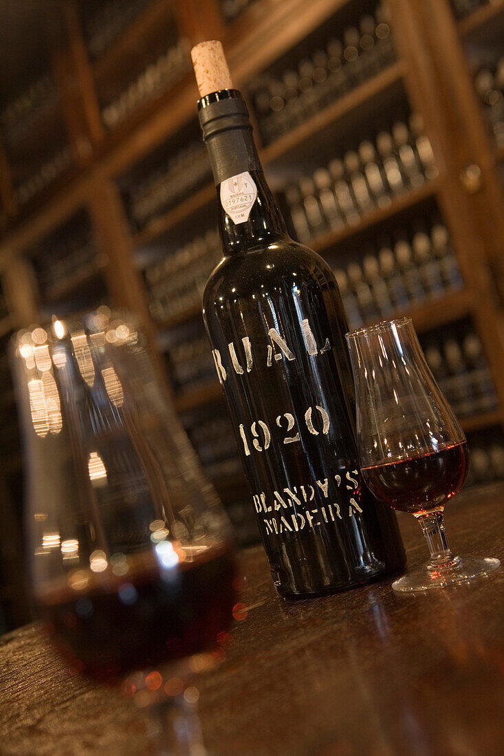 Weinprobe im Verkaufsraum der The Old Blandy Wine Lodge, Funchal, Madeira, Portugal
