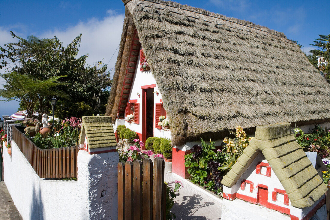 Traditionelles Casa do Colmo Strohhäuschen, Santana, Madeira, Portugal