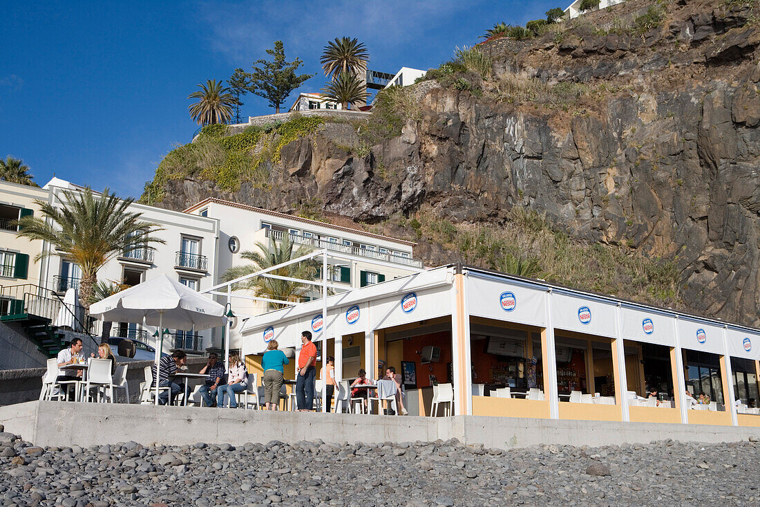 Snack Bar und Café am Strand, Ponta do Sol, Madeira, Portugal